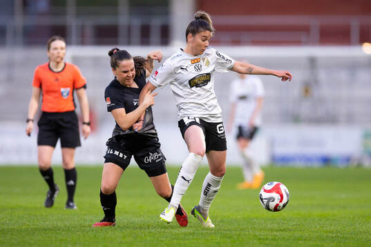 Växjö DFFs Heidi Elisabeth Ellingsen och Häckens Anna
