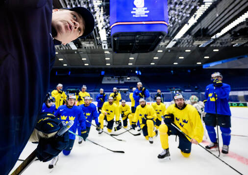 Head coach Sam Hallam of Sweden at a practice session