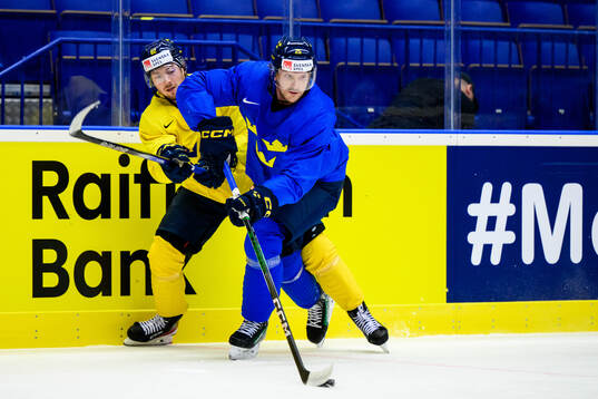 Jesper Frödén and Jonas Brodin of Sweden at a practice