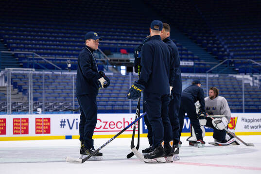 Head coach Sam Hallam of Sweden at a practice session