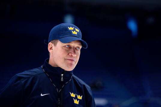 Head coach Sam Hallam of Sweden at a practice session