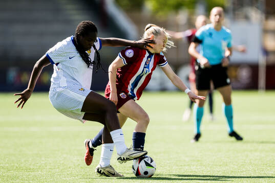 Anais Ebayilin of France and Anny Kerim-Lindland of Norway