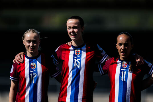 Tommine Enger, Elle Ulstein and Estella Turflinger of Norway