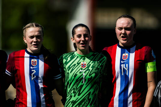 Ina Raaum Andreassen, Goalkeeper Hanna Krog and Tuva