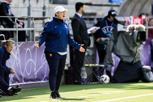 Head coach Cécile Locatell of France