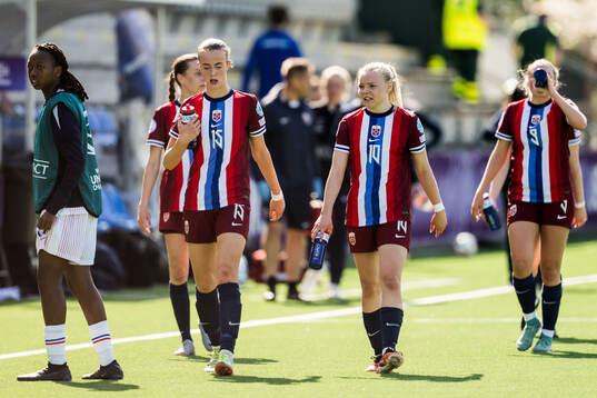 Elle Ulstein and Anny Kerim-Lindland of Norway looks