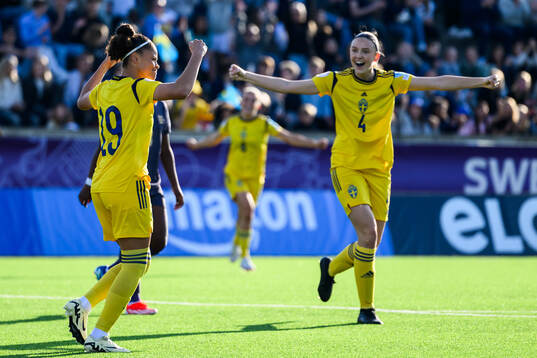 Felicia Schröder of Sweden celebrates