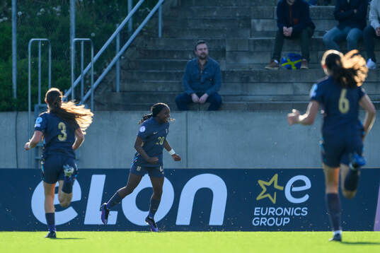Jane Oboavwoduo of England celebrates