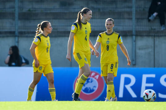 Nathalie Staaf, Fabienne Bartholdson and Freja Lindwall of