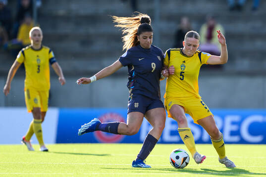 Isabella Fisher of England and Thindra Mattsson of Sweden