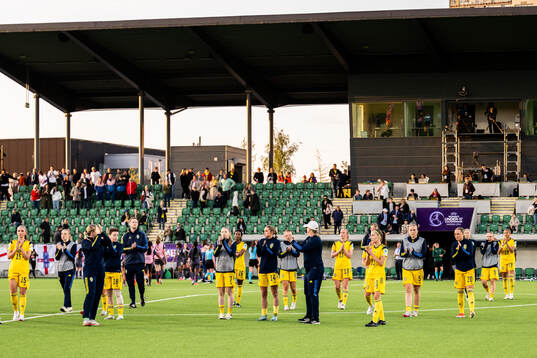 Players of Sweden looks dejected