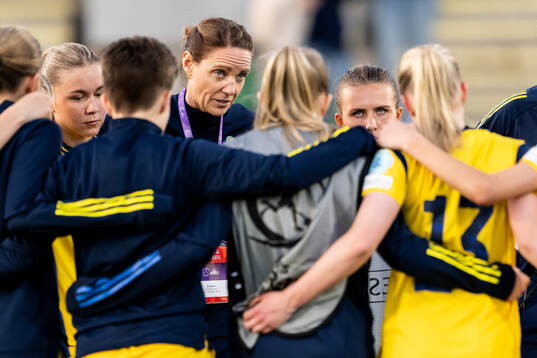 Head coach Lovisa Delby of Sweden