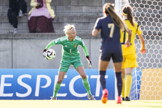 Goalkeeper Saga Andersson of Sweden