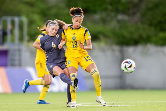 Laila Harbert of England and Felicia Schröder of Sweden