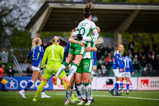 Hammarbys Smilla Vallotto jublar