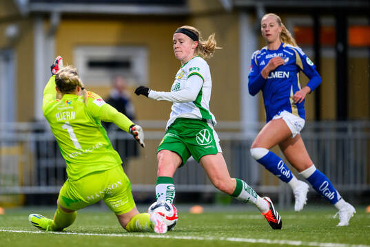 Hammarbys Julie Blakstad och IFK Norrköpings Sofia Hjern