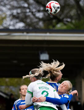 Hammarbys Eva Nyström och IFK Norrköpings Wilma Leidhammar