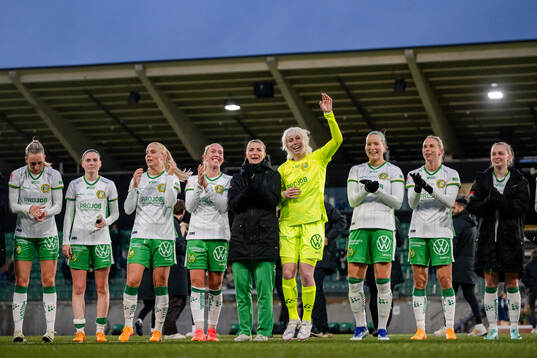 Hammarby spelare  jublar