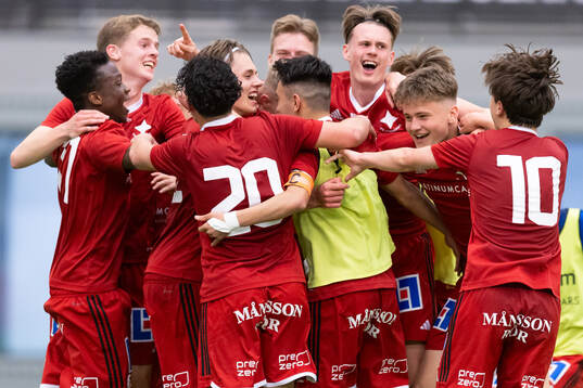 IFK Norrköpings spelare jublar