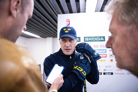 Head coach Sam Hallam of Sweden