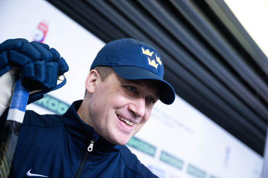 Head coach Sam Hallam of Sweden