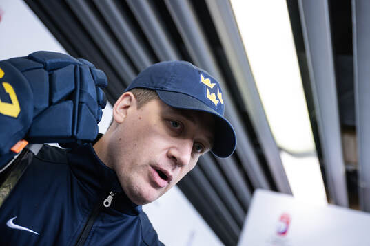 Head coach Sam Hallam of Sweden