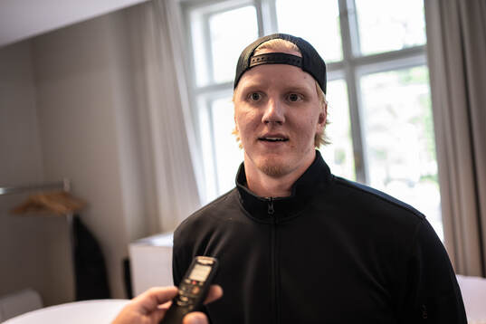 Rasmus Dahlin at a press event with Sweden