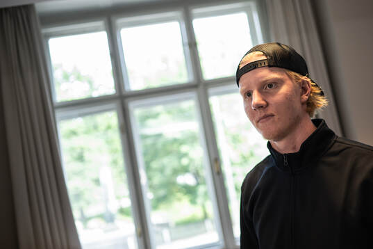 Rasmus Dahlin at a press event with Sweden