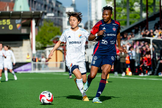 Djurgårdens Shinomi Koyama och FC Rosengårds Halimatu