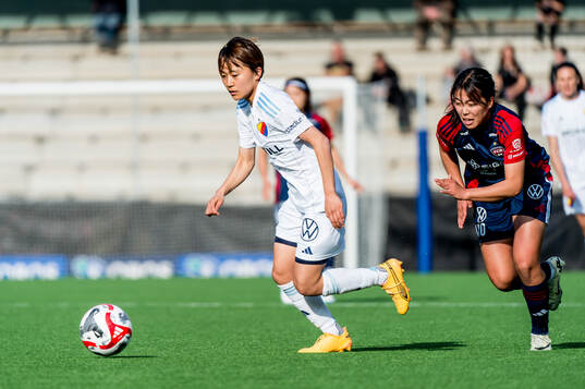 Djurgårdens Shinomi Koyama och FC Rosengårds Momoko
