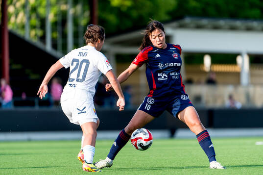 Djurgårdens Ana Teles och FC Rosengårds Momoko Tanikawa