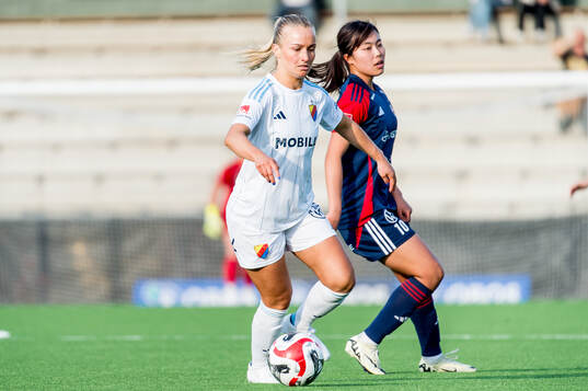 Djurgårdens Tove Almqvist och FC Rosengårds Momoko