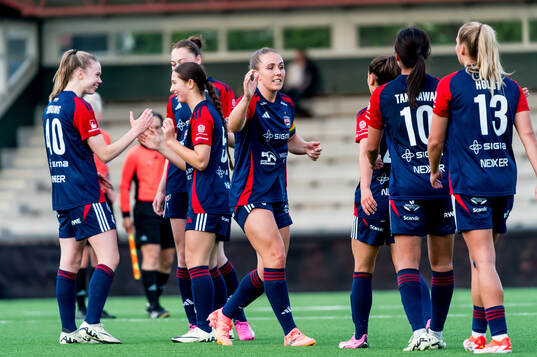 FC Rosengårds spelare jublar