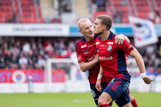 Östers Ivan Kricak och Adam Bergmark Wiberg jublar