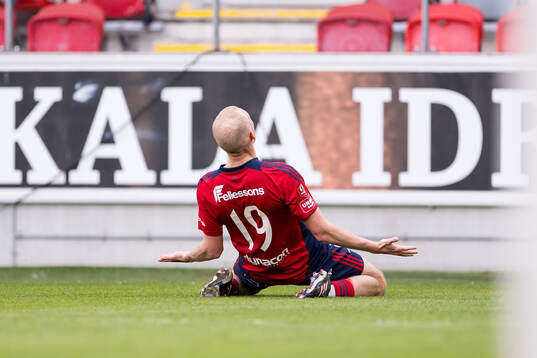 Östers Adam Bergmark Wiberg jublar