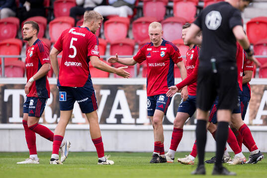 Östers Mattis Adolfsson och Adam Bergmark Wiberg jublar