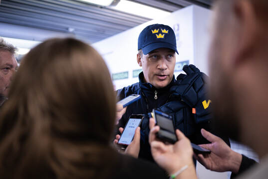 Head coach Sam Hallam of Sweden