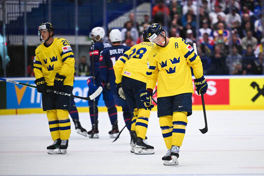 Lucas Raymond of Sweden looks dejected