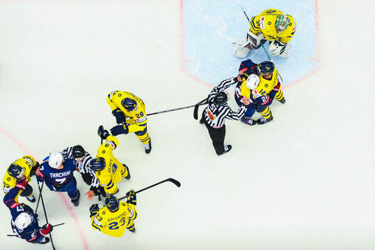 Fight between players of USA and players of Sweden