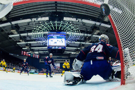 Marcus Johansson of Sweden scores the 3-1 goal behind