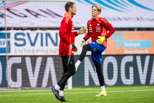 Magnus Sjøeng of Vålerenga warms up