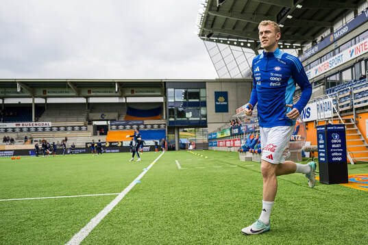 Henrik Bjørdal of Vålerenga warms up
