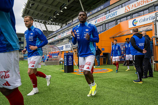 Fidel Brice Ambina of Vålerenga warms up