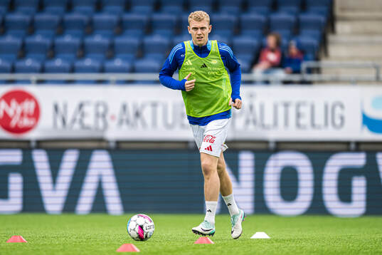 Henrik Bjørdal of Vålerenga warms up