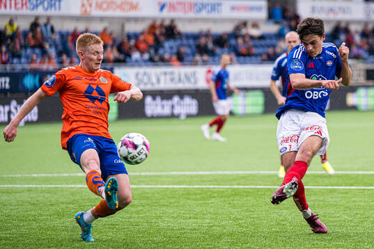 Magnus Riisnæs of Vålerenga scoring the 0-1 goal