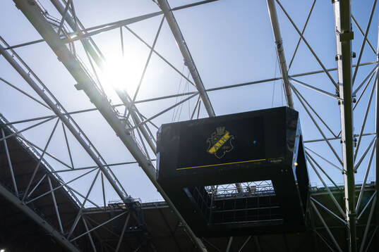 Jumbotronen på Friends Arena visar en AIK-logga