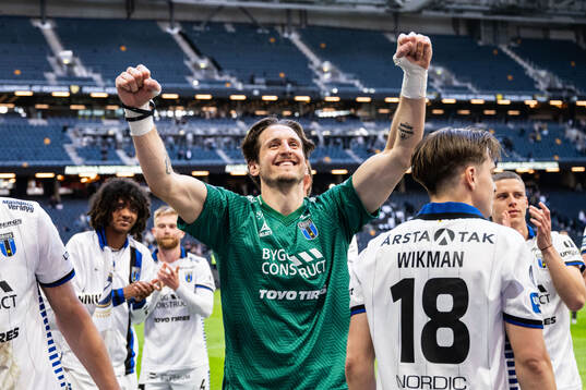 Sirius målvakt David Mitov Nilsson jublar