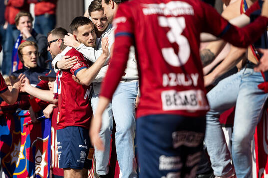 Örgrytes Erion Sadiku jublar