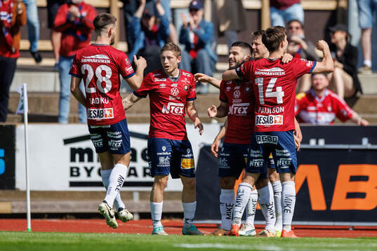Örgrytes Edi Sylisufaj jublar med laget