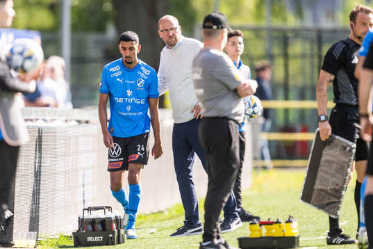 Halmstads Amir Al-Ammari och tränare Magnus Haglund deppar